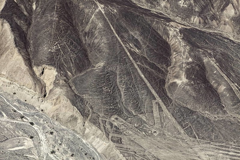 Detailed view of the Nazca lines running through the sandy landscape, the geoglyphs and paintings in the desert near Nasca and Palpa in Peru
