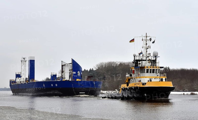 NEPTUN 11 tug a new ship in the icy Kiel Canal, NOK, Kielkanal, Kielcanal, Schleswig-Holstein, Germany