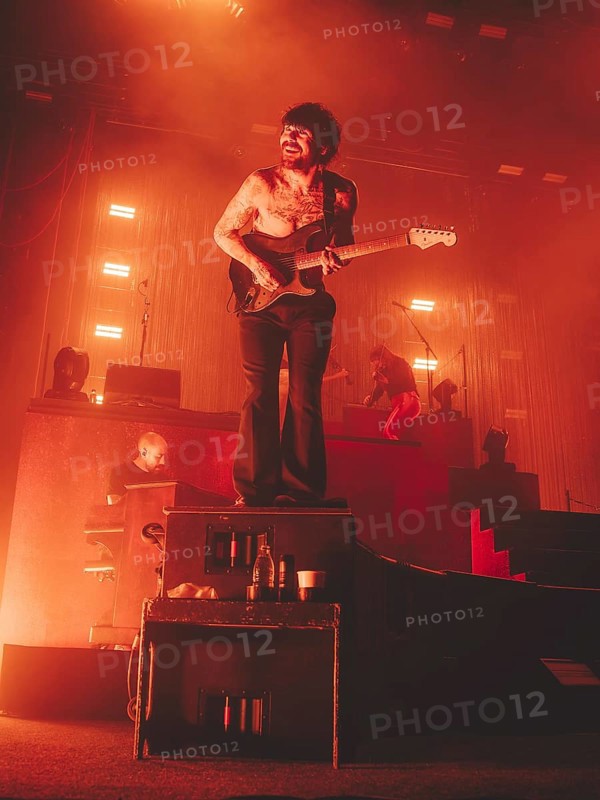 Singer Simon Neil from Biffy Clyro live on Futique Tour 2026 in Berlin's Max-Schmeling-Halle on 16.02.2026