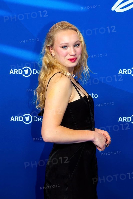 Helena Zengel, BLUE HOUR, Photo Call, Hotel Telegraph Office, Berlin, 13.02.2026