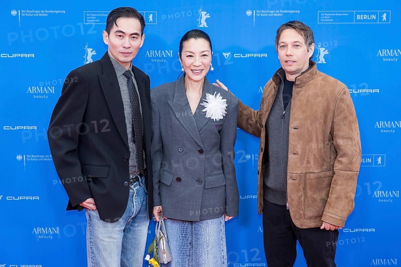 Hang Chong, Michelle Yeoh and Sean Baker in front of the premiere of the film Everything Everywhere All At Once at the Berlinale in Berlin's Zoo Palast on 13.02.2026. The 76th Berlin International Film Festival will take place from February 12 to 22, 2026