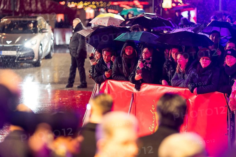 Fans in the rain with umbrellas at the opening of the Berlinale at the Theater am Potsdamer Platz in Berlin on 12.02.2026. The 76th Berlin International Film Festival will take place from February 12 to 22, 2026