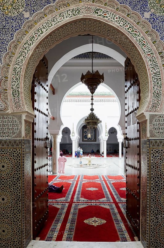 Alley in the old town, Souk, Fez El Bali, Medina, UNESCO World Heritage Site, Fez, Morocco