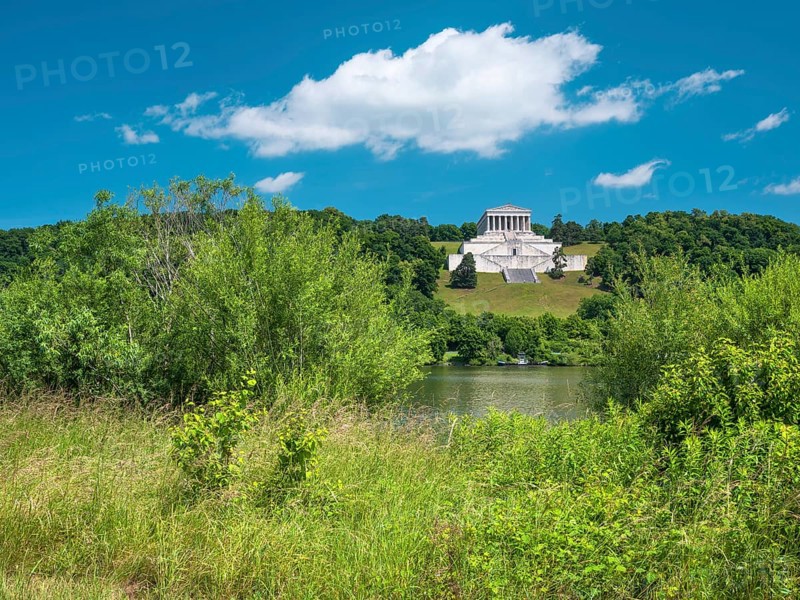 View across the Danube River to the Walhalla Memorial on the Bräuberg, Donaustauf, Upper Palatinate, Bavaria, Germany
