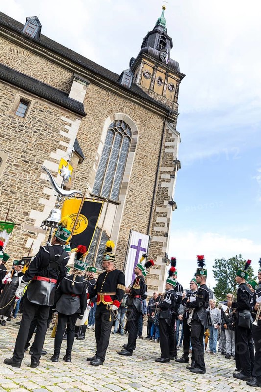 Bergstreit Day 2025 in Schneeberg, miners of all trades proudly wear their habit on this traditional day, Grand Mountain Parade arrived at St. Wolfgang Church in Schneeberg, Ore Mountains, Saxony, Germany