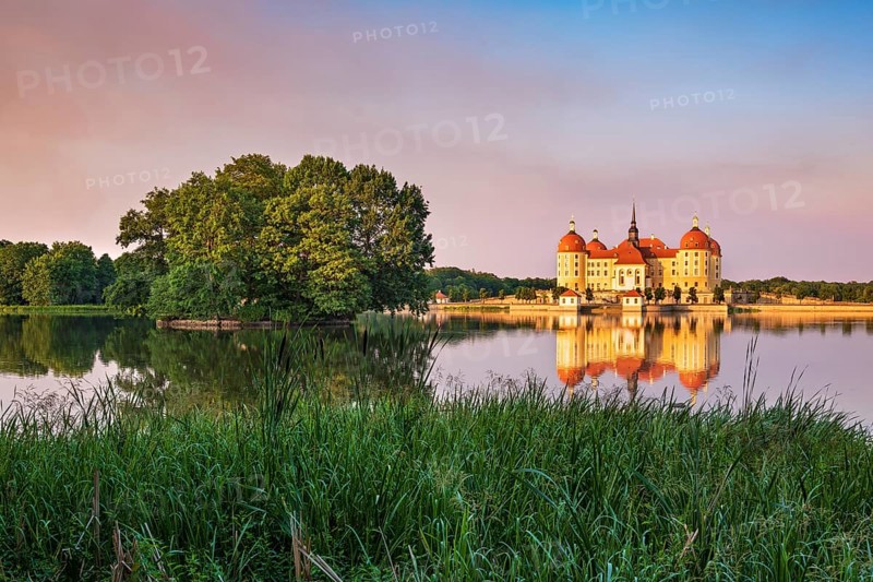 Moritzburg Castle, Augusts the Strong hunting lodge in the evening light, water reflection in the lake, Saxony, Germany
