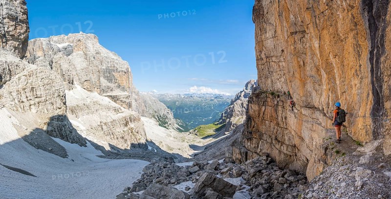 Mountaineers on the Bocchette Centrale band trail, via ferrata in the Brenta Mountains, rock wall, Brenta-Adamello Natural Park, Trentino, Italy