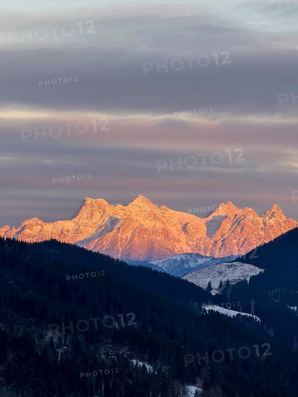 Alpine glow at sunset, mountain peaks of the Loferer Steinberge in winter, Kitzbühel Alps, Tyrol, Austria