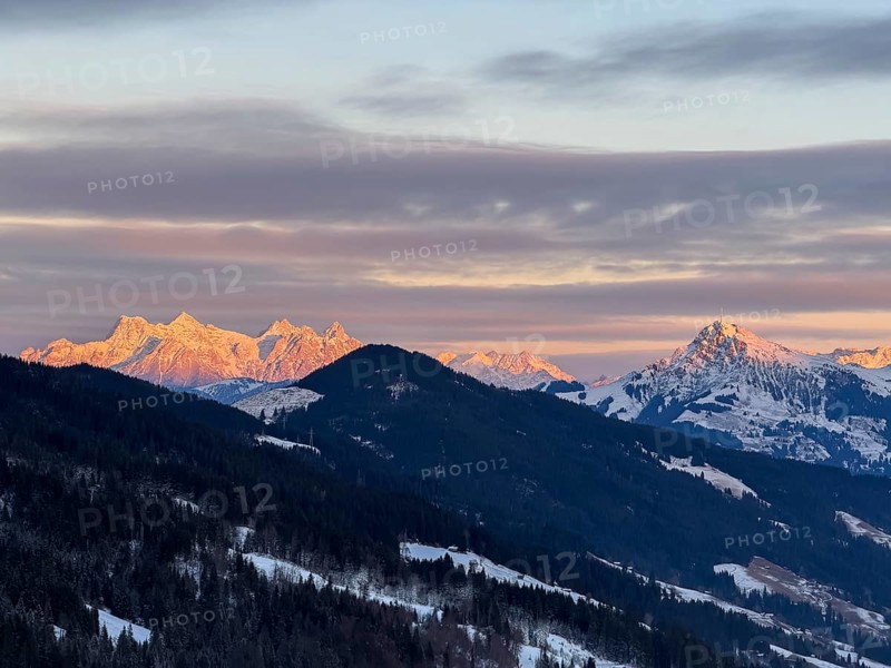 Alpine glow at sunset, mountain peaks of the Loferer Steinberge and Kitzbühler Horn in winter, Brixental, Kitzbühel Alps, Tyrol, Austria