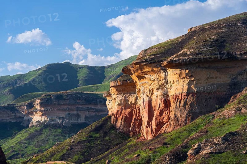 Mushroom Rock, grassland with sandstone cliffs and cliffs, landscape in Golden Gate Highlands National Park, Free State, South Africa