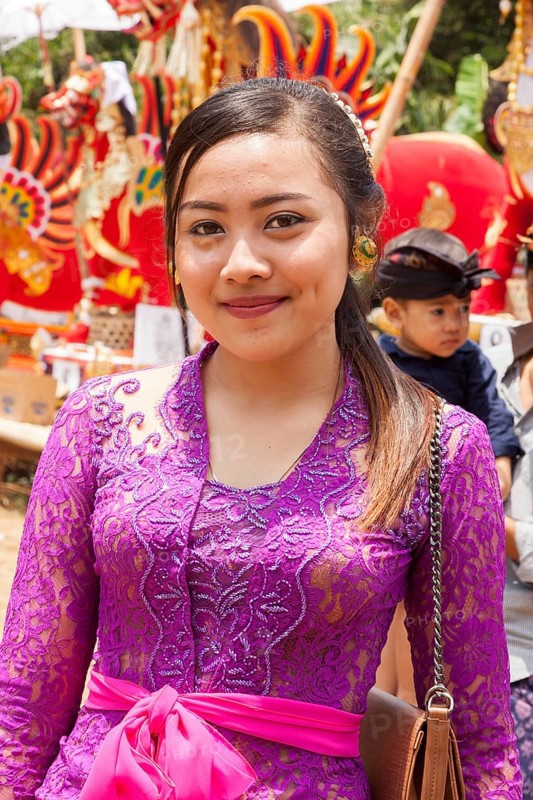 Young woman wearing solemn attire for the cremation ceremony, Ubu8d, Bali, Indonesia