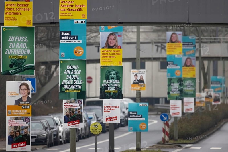 Numerous election posters for the 2026 local elections are hanging one behind the other on several lamp posts in the northwest of Frankfurt. The Hessian state government has set March 15, 2026 as the election day for the local elections in Hesse. On this day, the elections of the City Council and the 16 local advisory councils will take place in Frankfurt am Main, Germany