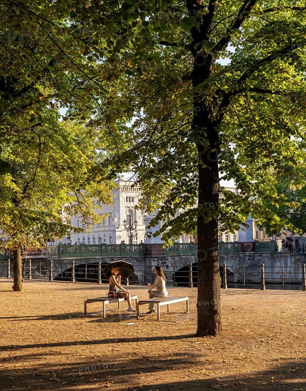 Summer lifestyle, tourists and passers-by in the pleasure garden in Berlin-Mitte, Berlin, Germany