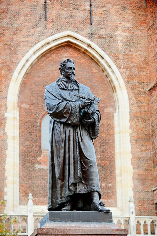 Hugo Grotius monument in front of the Nieuwe Kerk church, Delft, South Holland, Netherlands