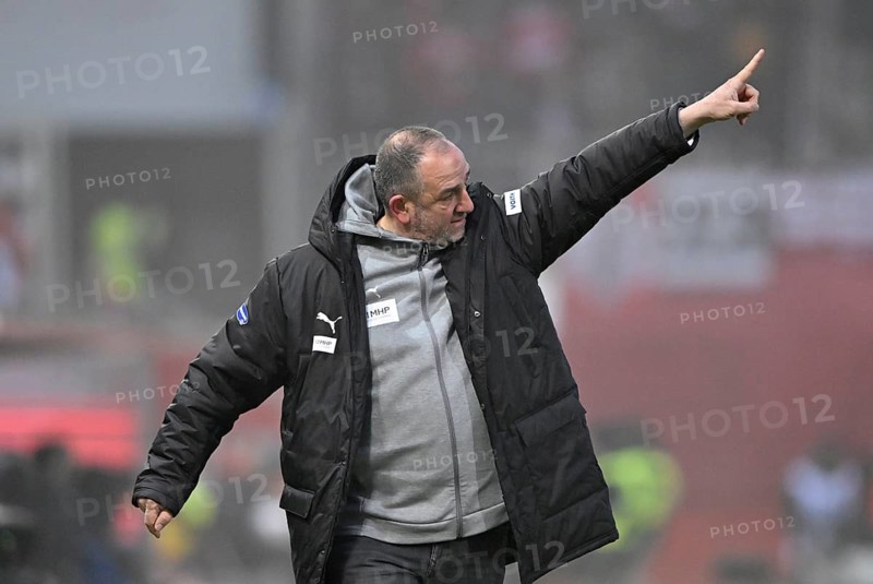 Coach Coach Frank Schmidt 1. FC Heidenheim 1846 FCH gesture gesture soccer Bundesliga, Voith-Arena, Heidenheim, Baden-Württemberg, Germany