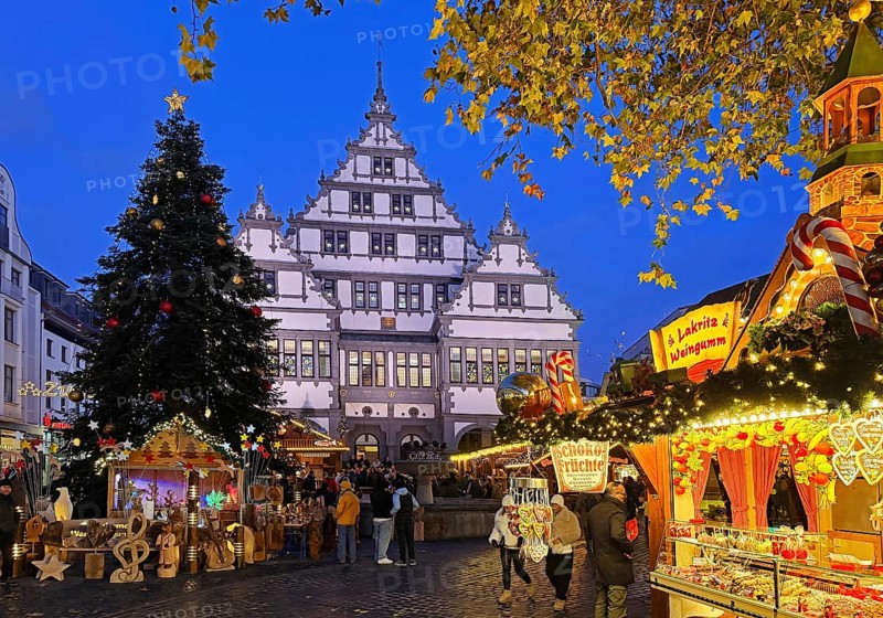 Weser Renaissance style town hall with Christmas market on Town Hall Square, Rathausplatz, Rathausplatz in the evening, Paderborn, North Rhine-Westphalia, Germany