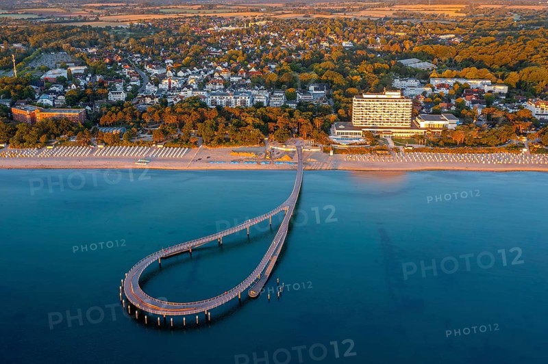 Aerial view over Maritim Seebrücke / maritime pier over the Baltic Sea at seaside resort Timmendorfer Strand, Ostholstein, Schleswig-Holstein, Germany