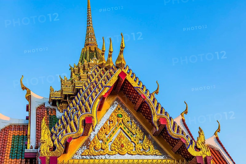 Wat Yannawa, Buddhist temple, overlapping roofs with curved chofas and Chedi temple tower, Bangkok, Thailand's metropolis, Thailand