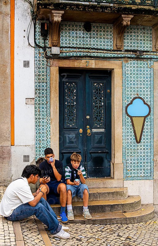 Young people eating ice cream, old town on Rue Padarias, Sintra, Lisbon, Portugal