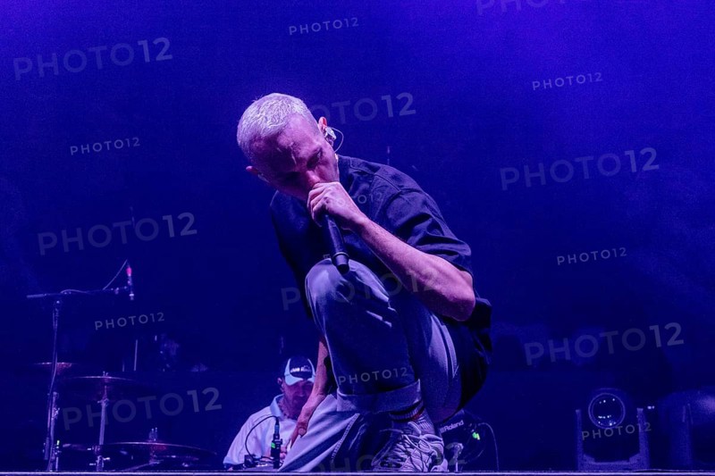 Singer Florent Salfati from LANDMVRKS live at Swiss Life Hall, Hanover, 13.01.2026