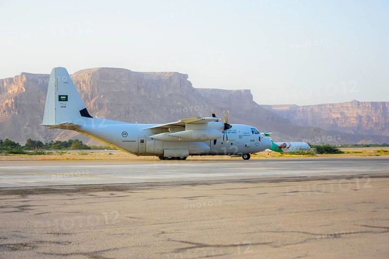In Seiyun, Yemen on January 04, 2026, a Royal Saudi Air Force transport aircraft arrives at Seiyun Airport carrying humanitarian aid for the city. This mission follows the withdrawal of UAE-backed STC forces and the takeover by the Yemeni Armed Forces, aimed at supporting the local population after the recent military operations and Saudi airstrikes in the region, Hadhramaut, Seiyun, Yemen