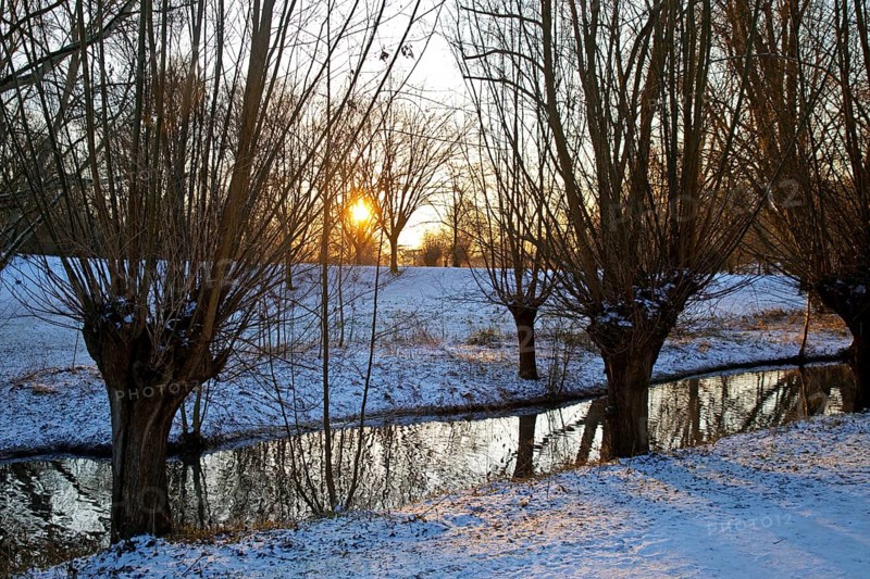 Sunrise over Lower Rhine landscape on the Aubruch Canal in winter, Moers, Wesel district, Lower Rhine, North Rhine-Westphalia, Germany