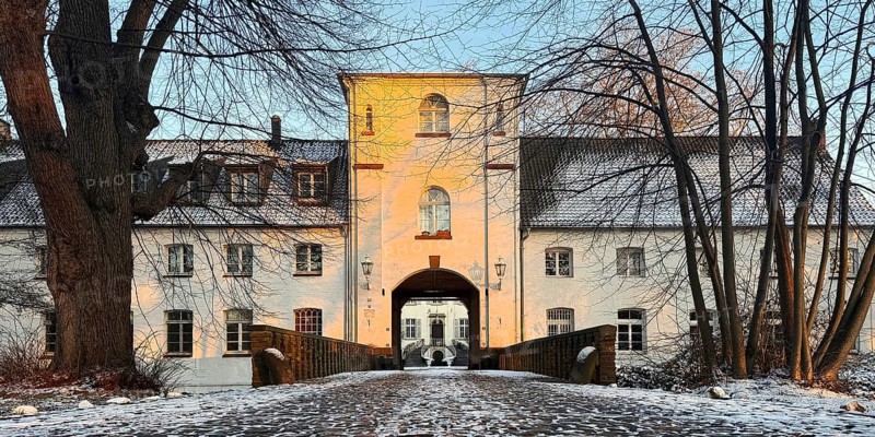 The bailey of Lauersfort Castle in winter, Moers, Wesel district, Lower Rhine, North Rhine-Westphalia, Germany