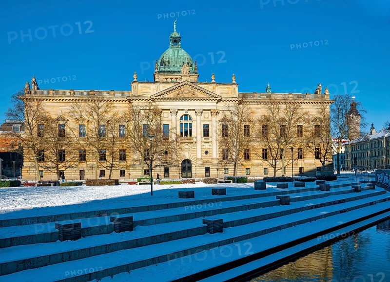 Pleißemühlgraben in front of the Federal Administrative Court, former Reichsgericht, in winter with snow, Leipzig, Saxony, Germany