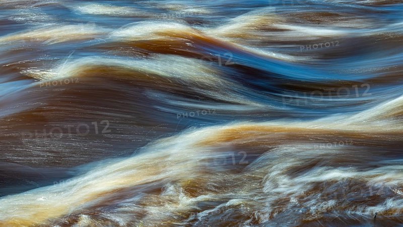 Waves on the water of the Hunte River, Goldenstedt, Lower Saxony, Germany