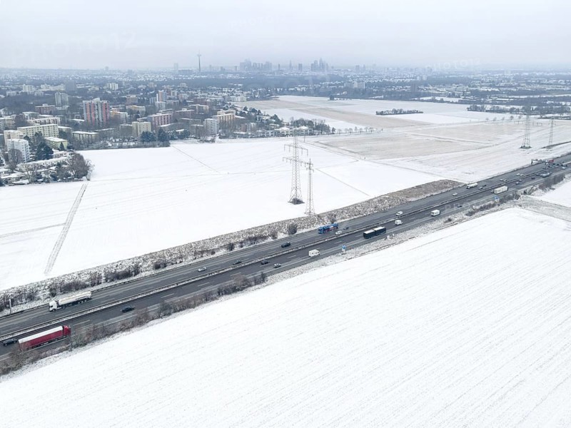 The fields in the north-west of Frankfurt am Main covered in snow. (Aerial view with a drone) On this area of around 550 hectares, between Praunheim, Nordweststadt, Niederursel and the neighbouring communities of Steinbach and Weißkirchen, the new Quartiere district with 6, 800 flats for 17, 000 people and 5, 000 new jobs is to be built along the A5 federal motorway. The project is expected to cost around 1 billion euros, Northwest, Frankfurt am Main, Hesse, Germany