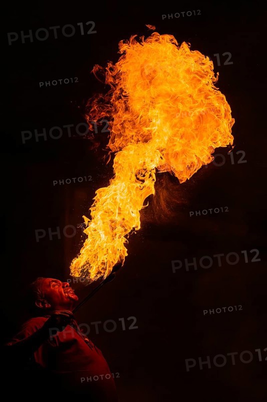 Fire Breather, Raunacht, Winter, Waldburg Castle, Waldburg, Allgäu, Baden-Württemberg, Germany