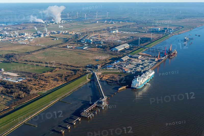 Europe, Germany, Schleswig-Holstein, Brunsbüttel, LNG terminal, ports, port, ships, water, ship, shipping, river, traffic, shipping, route, transport, means of transport, North Sea, Elbe, aerial view, aerial photos, aerial view, from, above, logistics, special ship, Högh Gannet, FSRU, liquid gas, regasification, regasification ship