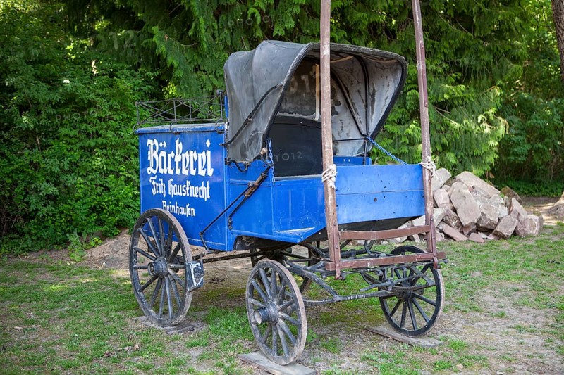 Historic bakery sales cart, European Bread Museum, Ebergötzen, District of Göttingen, Lower Saxony, Germany, Europe