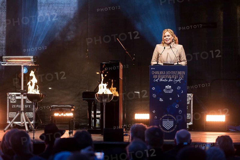 Julia Klöckner (President of the German Bundestag) speaks at the lighting of lights to mark 20 years of Hanukkah in front of the Brandenburg Tor, Berlin, 17 December 2025