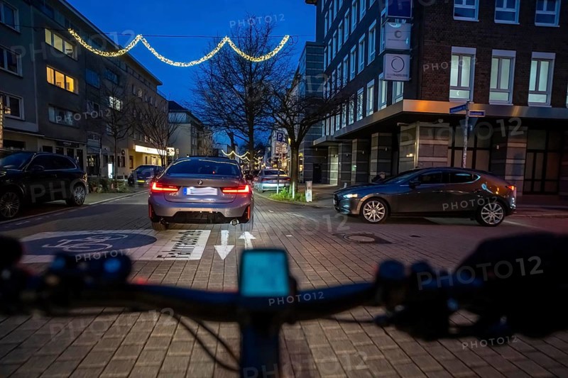 Cycling in the city, in the dark, in the evening, inner-city road, bicycle road, two-wheeler traffic has priority, 30 km/h zone, cyclist perspective, Essen, North Rhine-Westphalia, Germany
