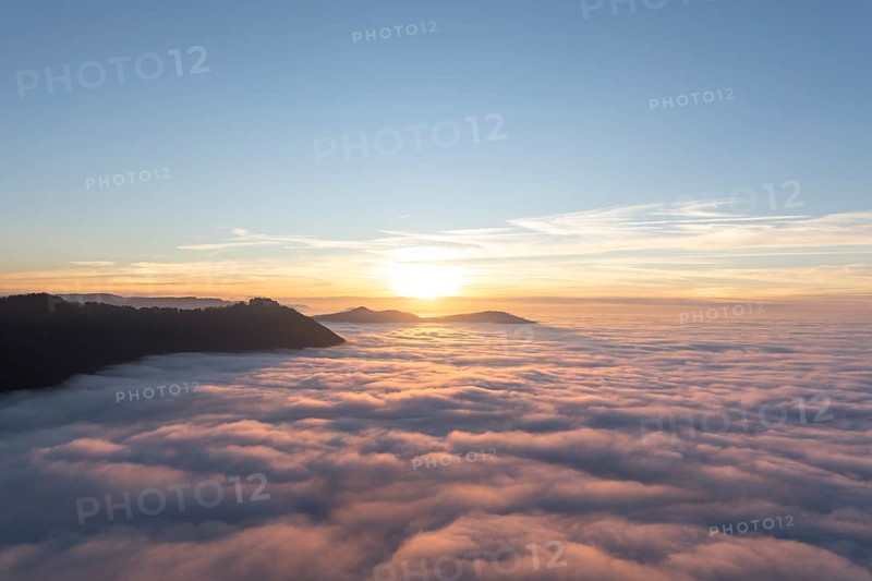 Sunset over the sea of fog from Beurener Fels to Hohenneuffen Castle, Swabian Alb, Baden-Württemberg, Germany