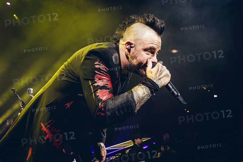 Singer Adam Gontier from Three Days Grace live on tour 25 at Berlin's Tempodrom on 19.11.2025