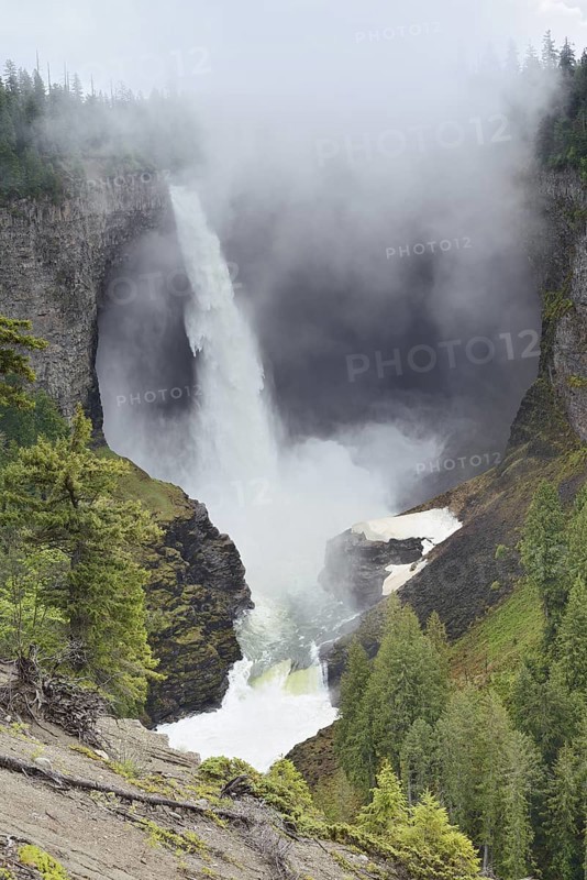 Helmcken Falls waterfall, Murtle River, Wells Gray Provincial Park, British Columbia, Canada
