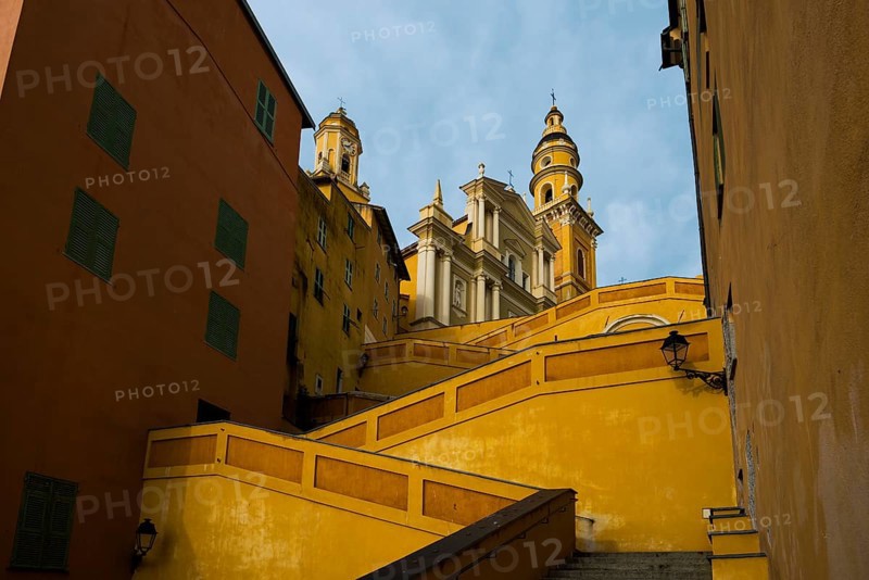 Town with colourful houses by the sea, sunrise, Menton, Alpes Maritimes, Provence Alpes Cote d'Azur, French Riviera, South of France, France