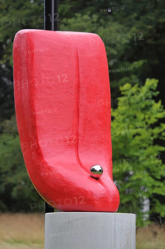 Sculpture Slip of the Tongue by Alexandra Bircken 2020, Blickachsen 14, modern art, tongue, tongue piercing, piercing, XXL, oversize, spa gardens, Bad Homburg, Taunus, Hesse, Germany