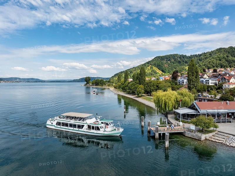 Ausflugsschiff, Kursschiff MS Großherzog Ludwig am Schiffanleger der Gemeinde Sipplingen, Luftbild, Bodensee, Bodenseekreis Baden-Württemberg, Deutschland
