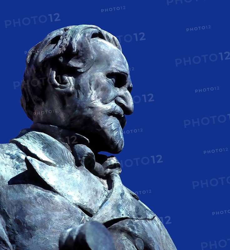 Verdi monument in front of Rocca dei Marchesi Pallavicino, now the city hall, with Teatro Giuseppe Verdi, the Giuseppe Verdi Theatre, Piazza Giuseppe Verdi, Busseto, Province of Parma, Emilia-Romagna, Italy