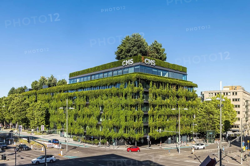 Calwer Passage, green building for a better urban climate. Around 11, 000 plants adorn the building of the commercial law firm CMS in the centre of Stuttgart. The architecture was designed by ingenhoven associates. Stuttgart, Baden-Württemberg, Germany