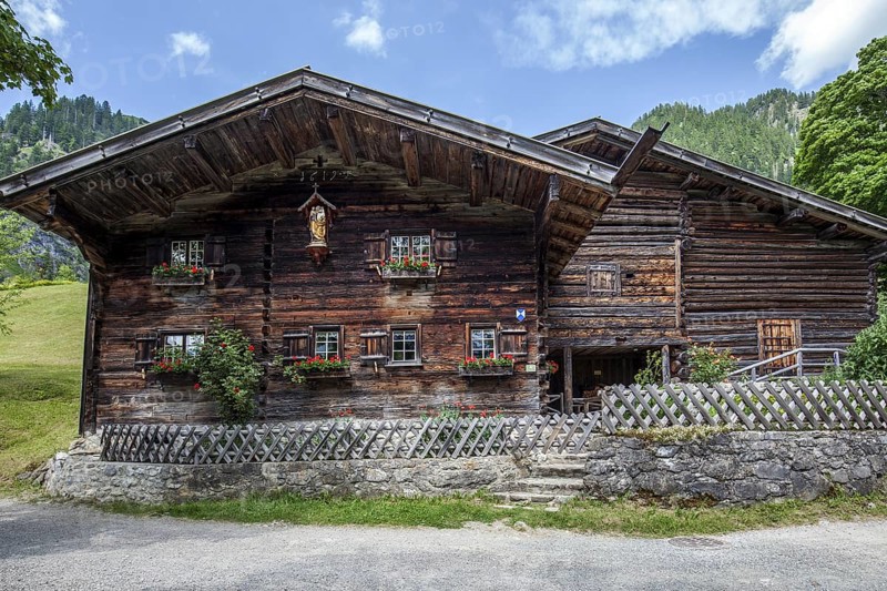 Old farmhouses in the historic mountain farming village of Gerstruben, Dietersbachtal, near Oberstdorf, Allgäu Alps, Oberallgäu, Allgäu, Bavaria, Germany