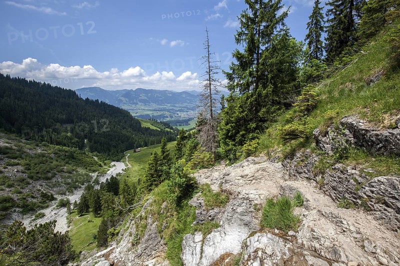 Hiking trail from the Gaißalpe to Unterer Gaißalpsee, at the back of the Illertal, near Oberstdorf, Oberallgäu, Allgäu Alps, Allgäu, Bavaria, Germany