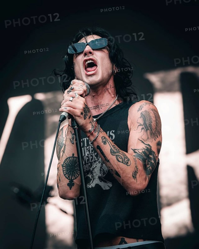 Remington Leith, singer of Palaye Royale live at the Zitadelle Spandau, Berlin, 21.06.2025