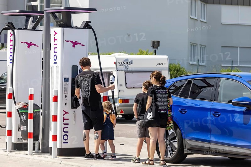 Merklingen charging park in the Swabian Alb. There are charging stations from Ionity and Tesla at the junction of the A8 motorway. Merklingen, Baden-Württemberg, Germany