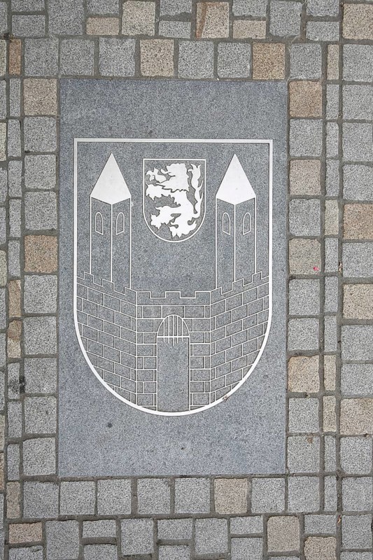 City coat of arms on the ground with paving stones, market square, Weißenfels, Saxony-Anhalt, Germany