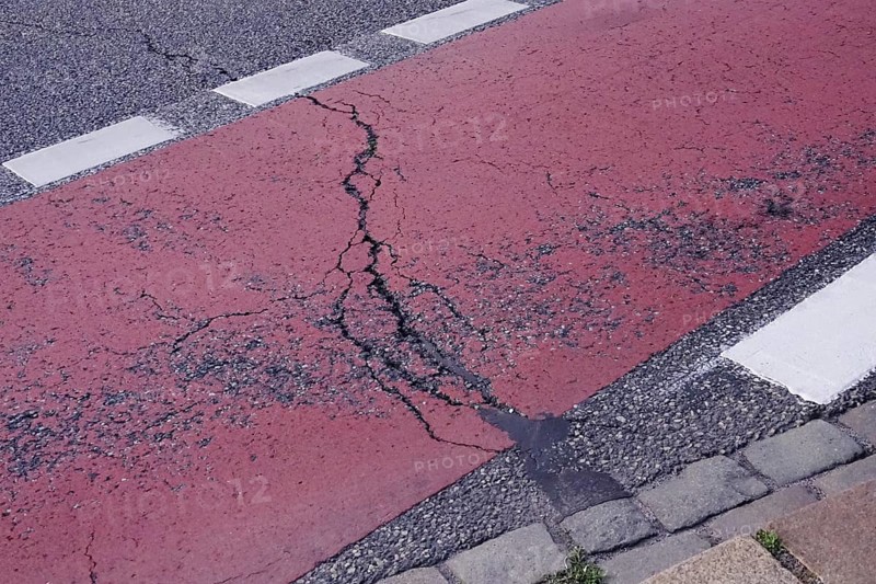 Symbolic image of cycle path in need of renovation, Germany
