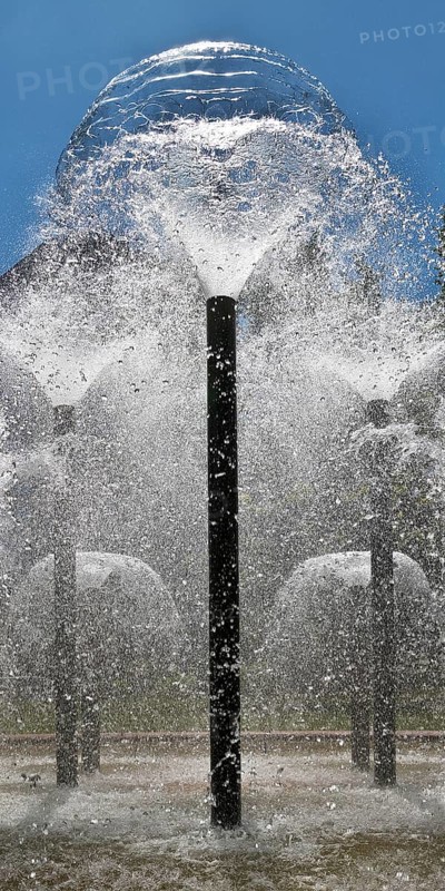 Water bell fountain in the spa gardens, Bad Homburg vor der Höhe, Hesse, Germany